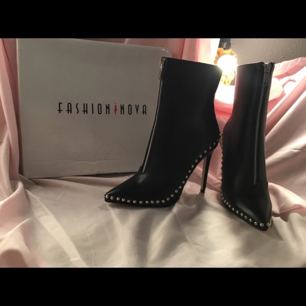 Heeled boots